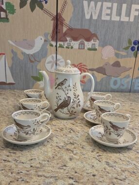Wedgwood Williamsburg Aviary Small Coffee/Tea Pot 6 Demitasse Cups And Saucers